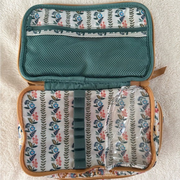 USED Vera Bradley Brush Up Cosmetic Case/Bag - Picture 7 of 13